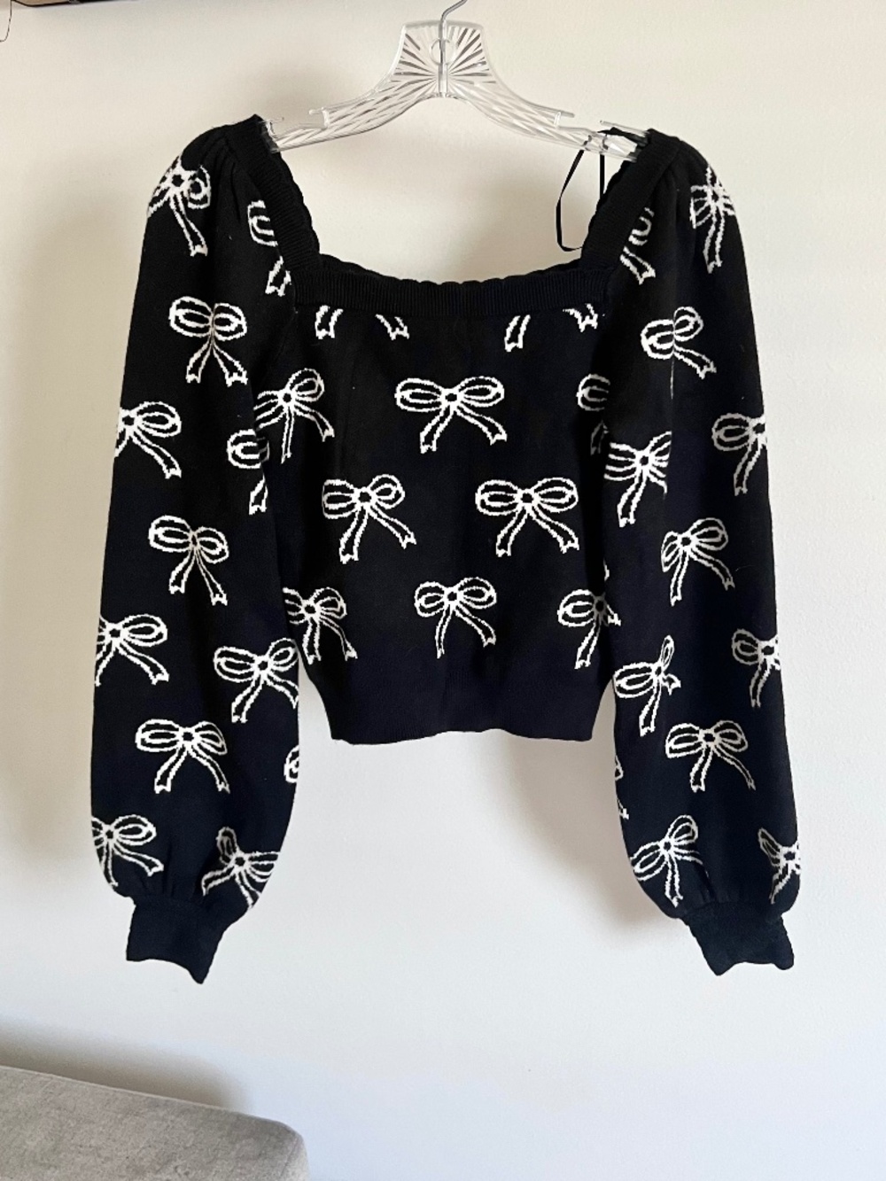 🪞 NWT classic bow printed bubble sleeve sweater